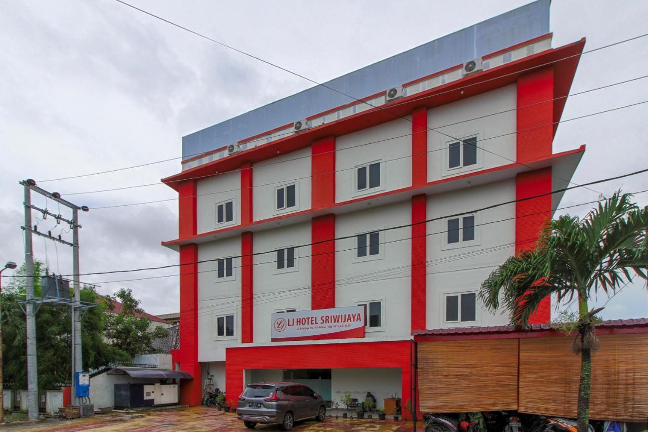 Reddoorz Plus Syariah @ Jalan Sriwijaya Medan Exterior foto